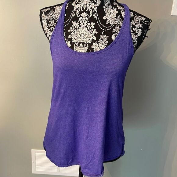 Lululemon size 8 muscle top - Picture 1 of 2